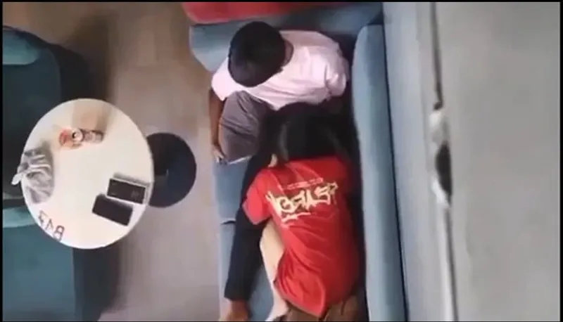 Quay lén bạn gái bú mút cho gấu nơi công cộng