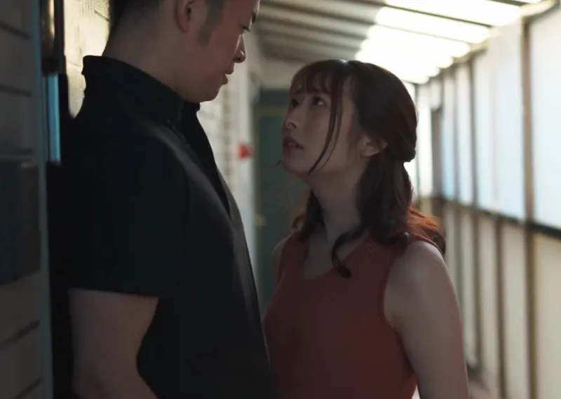 Bà xã mang thai, tôi bị hấp dẫn bởi bà xã cạnh nhà thường ở nhà một mình